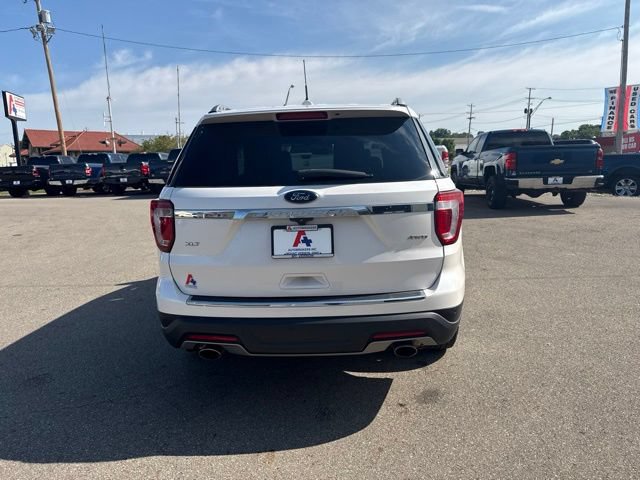 Used 2018 Ford Explorer XLT w/ Equipment Group 202A AWD/4WD image 4