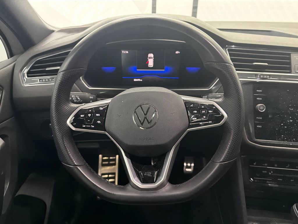 Used 2023 Volkswagen Tiguan SE R-Line image 25