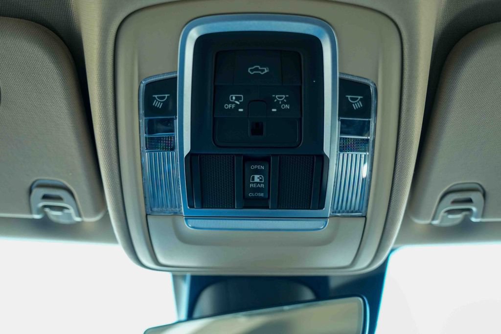 Used 2021 RAM 1500 Laramie AWD/4WD image 38