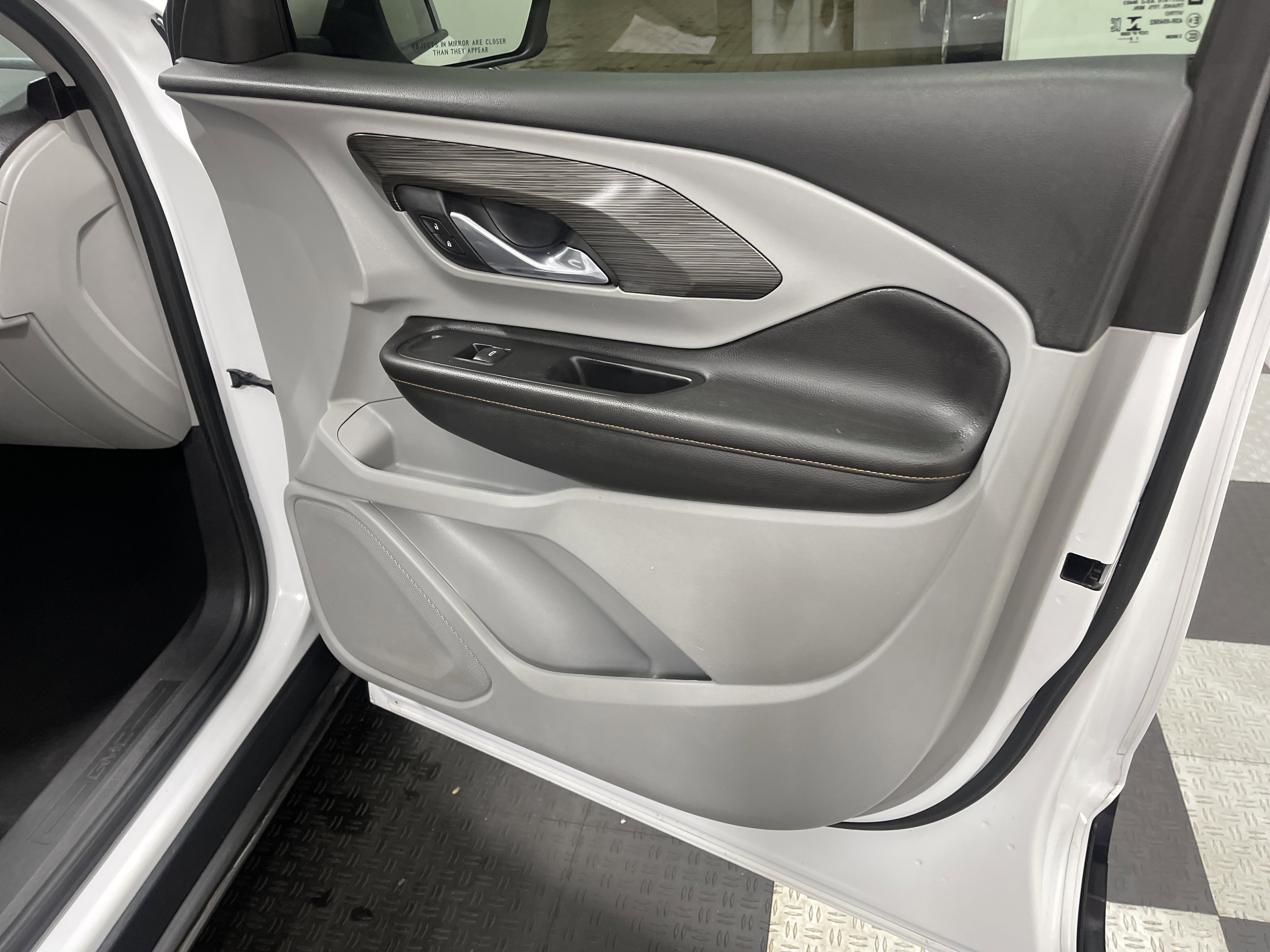 Used 2020 GMC Terrain SLT image 25