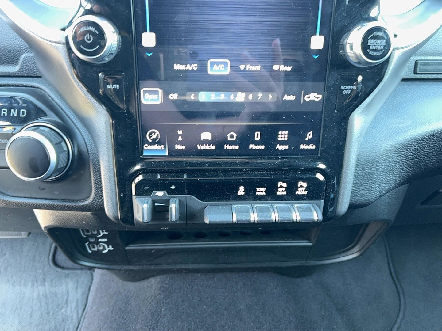 Used 2024 RAM 2500 Big Horn w/ Night Edition AWD/4WD image 19