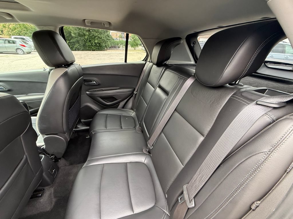 Used 2018 Chevrolet Trax Premier w/ Midnight Edition FWD image 29