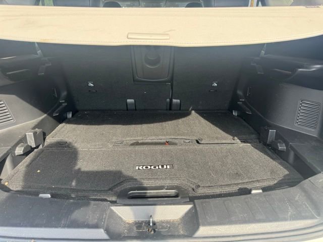 Used 2017 Nissan Rogue SL w/ SL Premium Package image 16