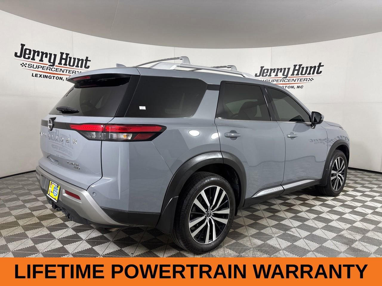 Used 2025 Nissan Pathfinder Platinum AWD/4WD image 5