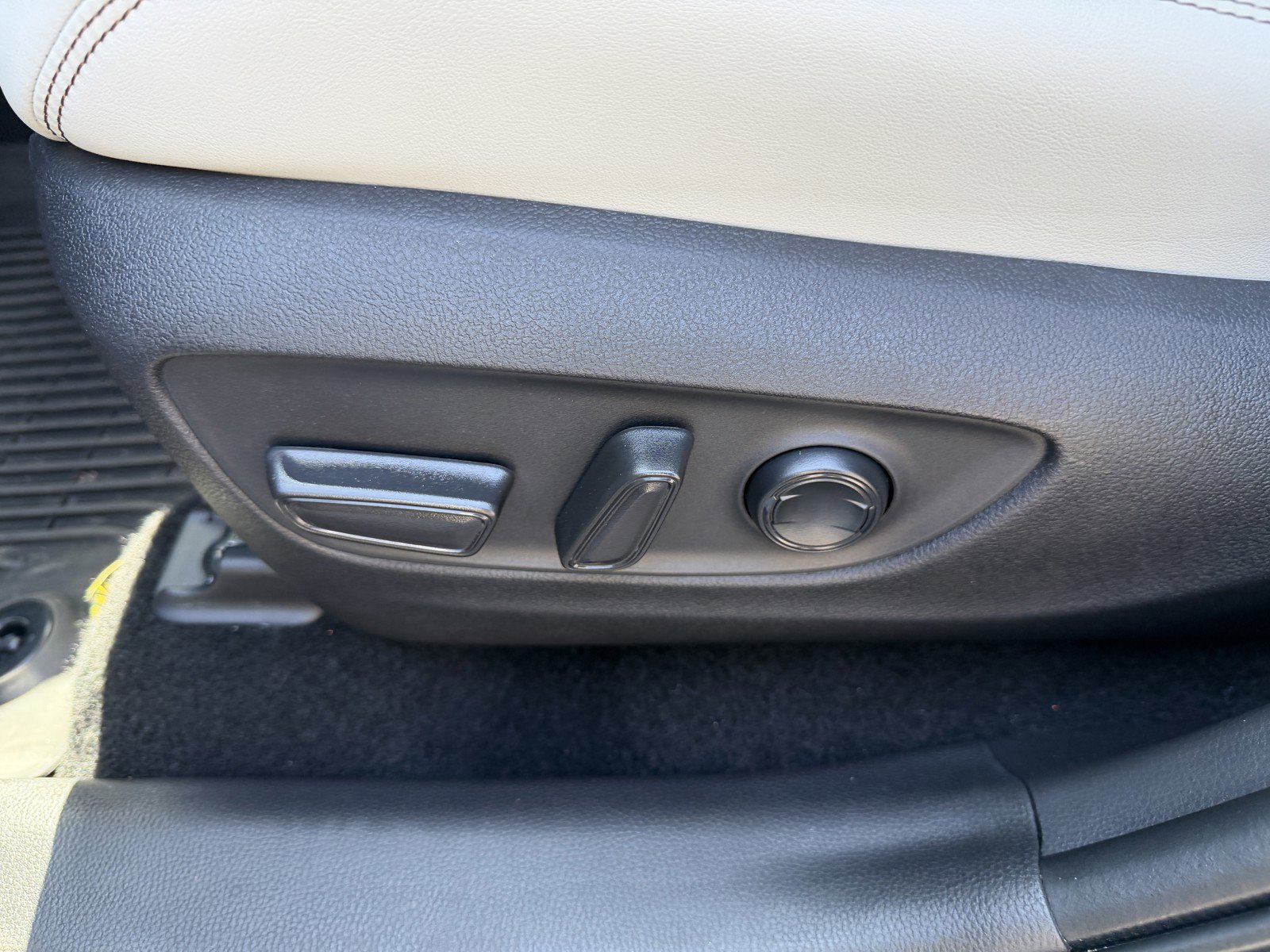 Used 2025 Toyota RAV4 XLE Premium image 19