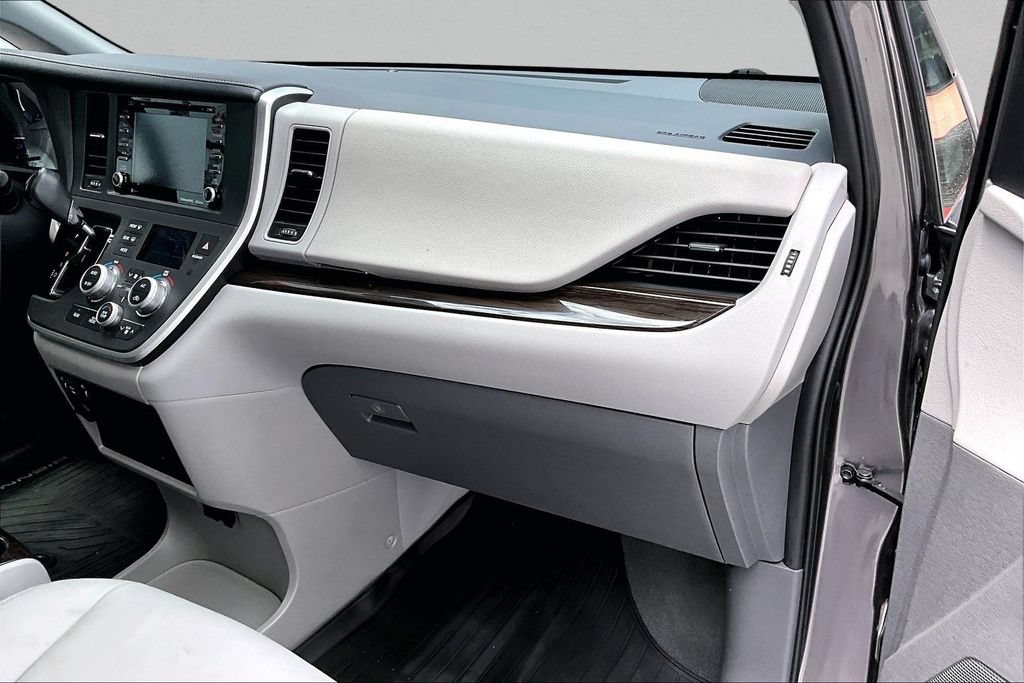 Certified 2020 Toyota Sienna XLE Premium FWD image 29