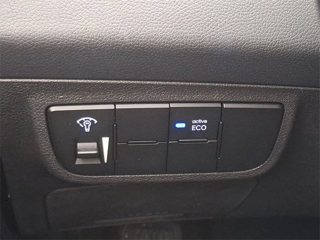 Used 2013 Hyundai Veloster w/ Style Pkg image 22