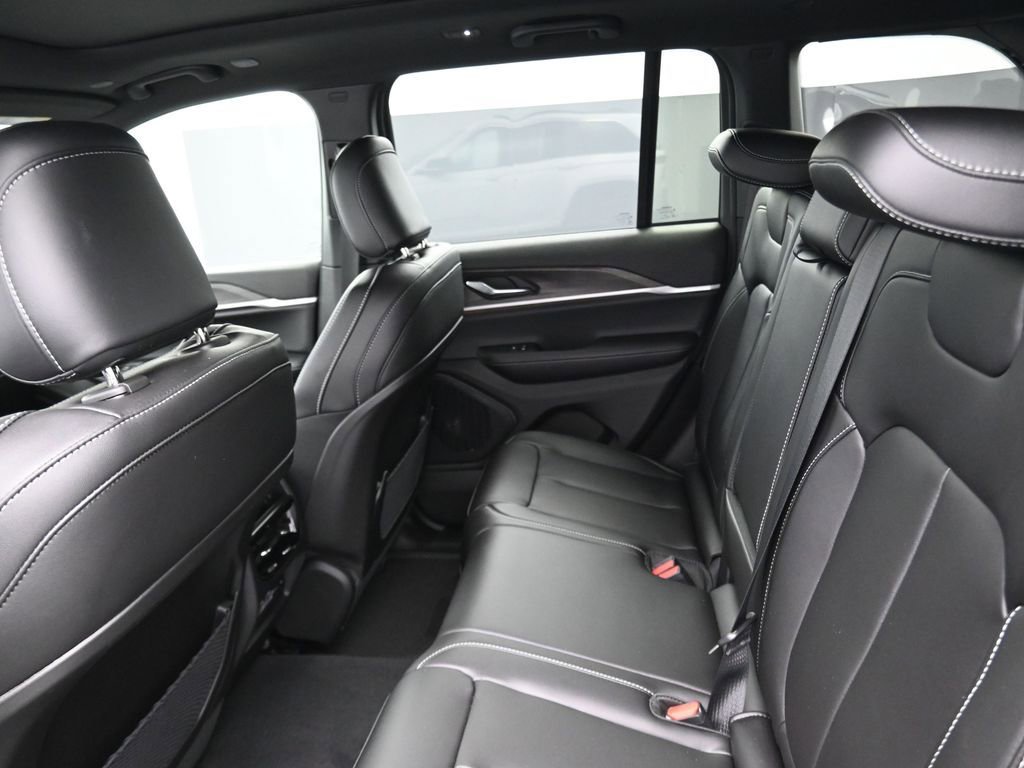 New 2025 Jeep Grand Cherokee Limited image 14