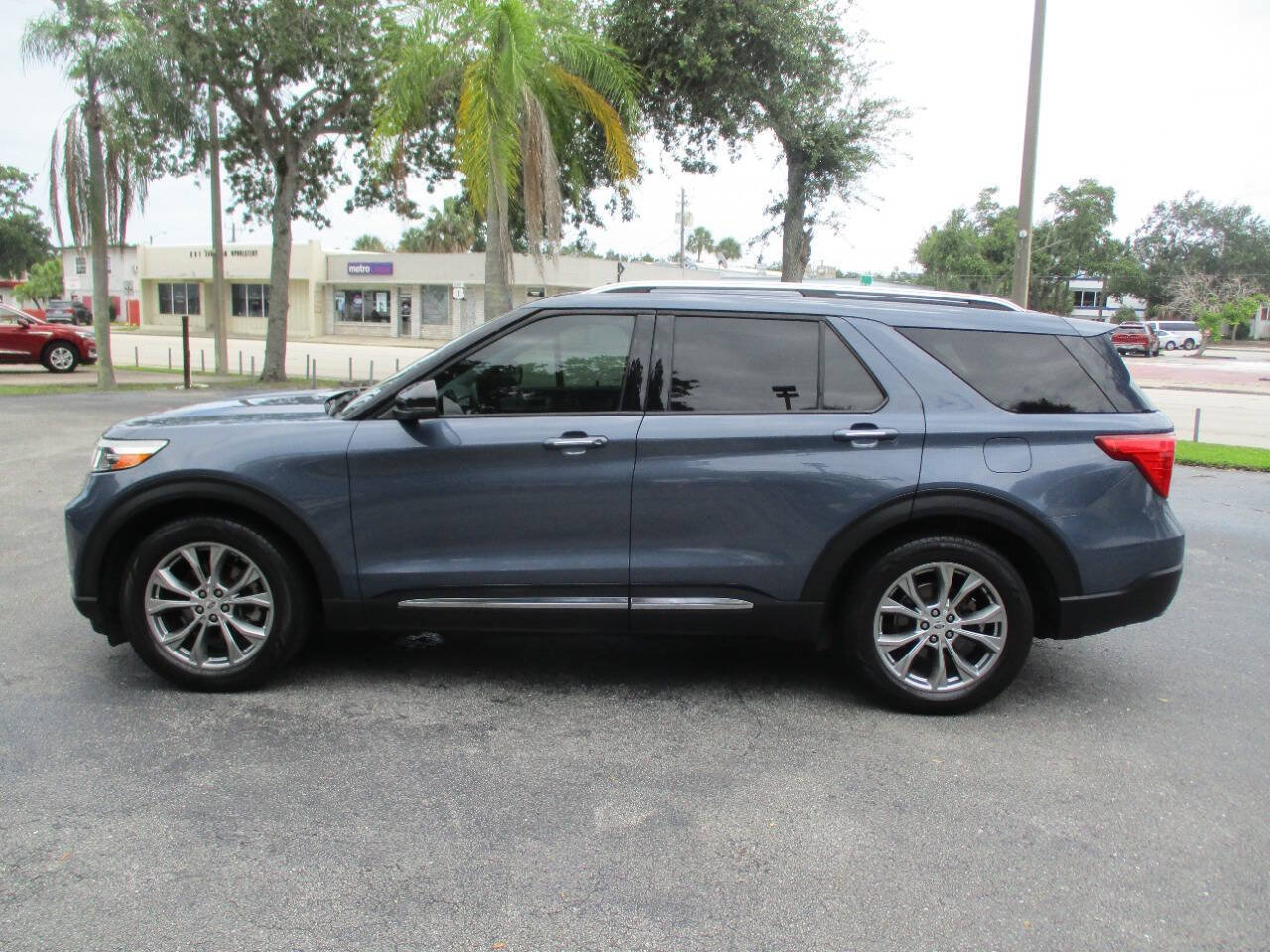 Used 2021 Ford Explorer Limited w/ Equipment Group 301A RWD image 5