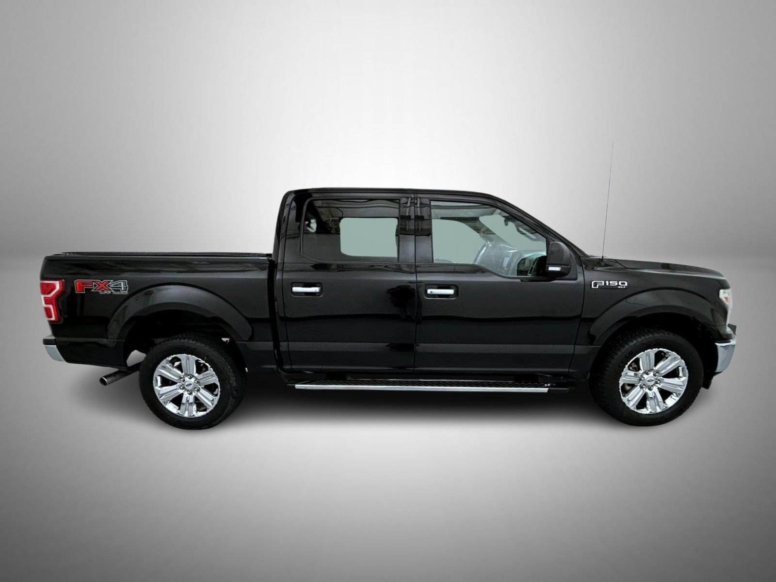 Used 2018 Ford F150 XLT w/ Equipment Group 302A Luxury AWD/4WD image 4