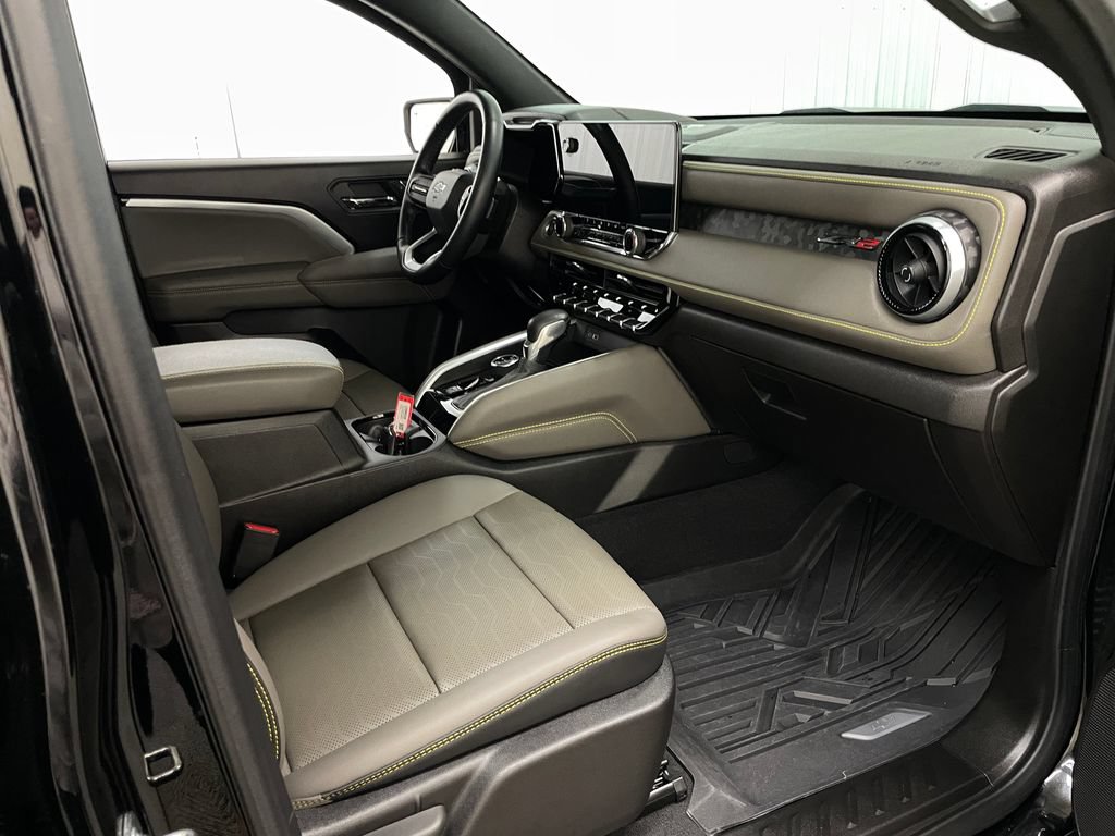Used 2024 Chevrolet Colorado ZR2 w/ ZR2 Convenience Package III AWD/4WD image 41