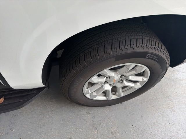 Used 2026 Chevrolet Suburban LS RWD image 9