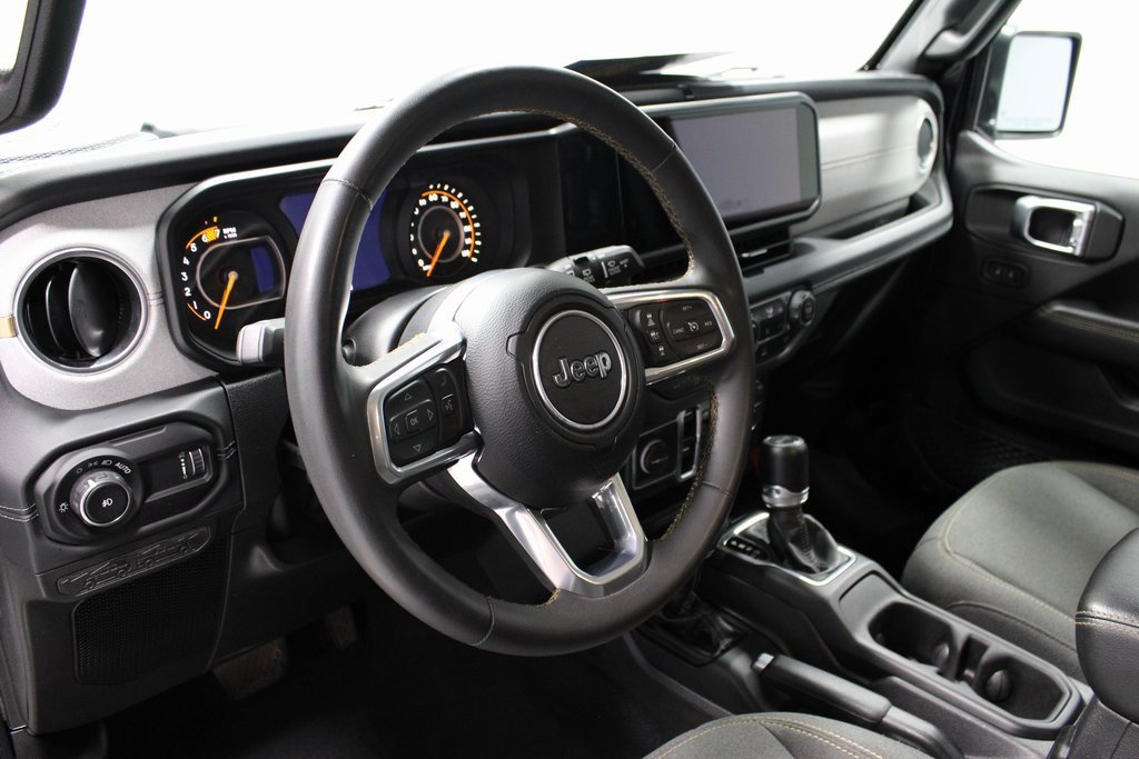 Used 2024 Jeep Wrangler Sahara image 24