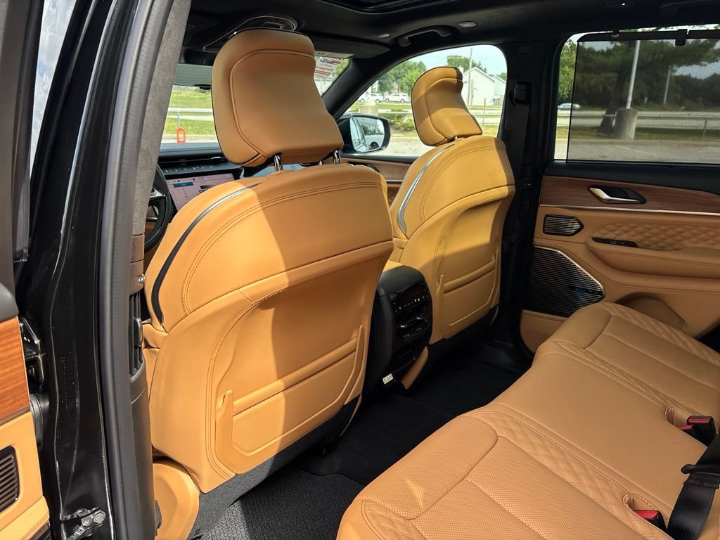New 2027 Jeep Grand Cherokee Summit AWD/4WD image 17