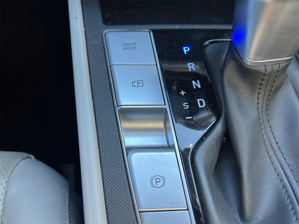 Used 2023 Hyundai Elantra Limited image 28