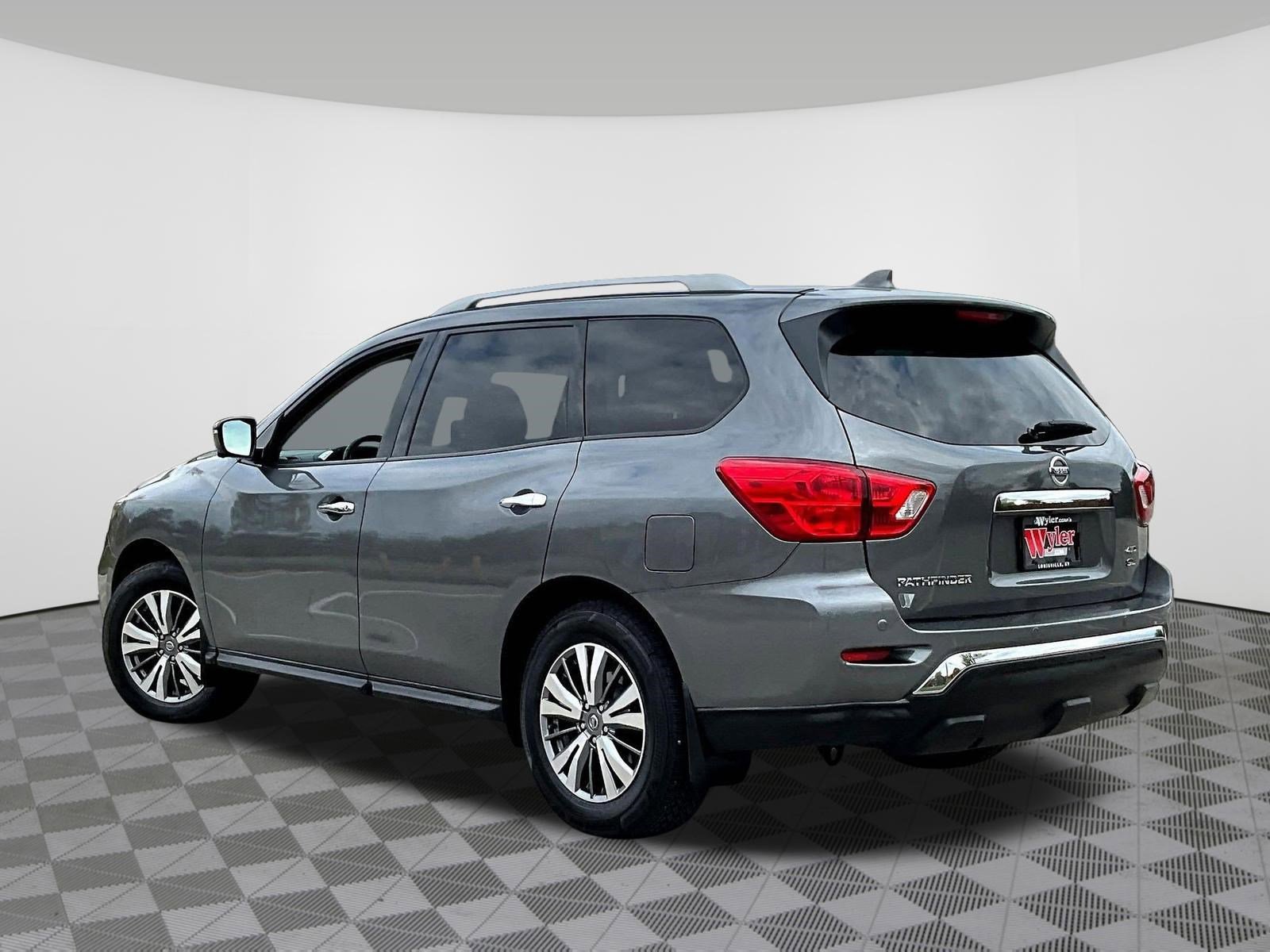 Used 2019 Nissan Pathfinder SL image 4