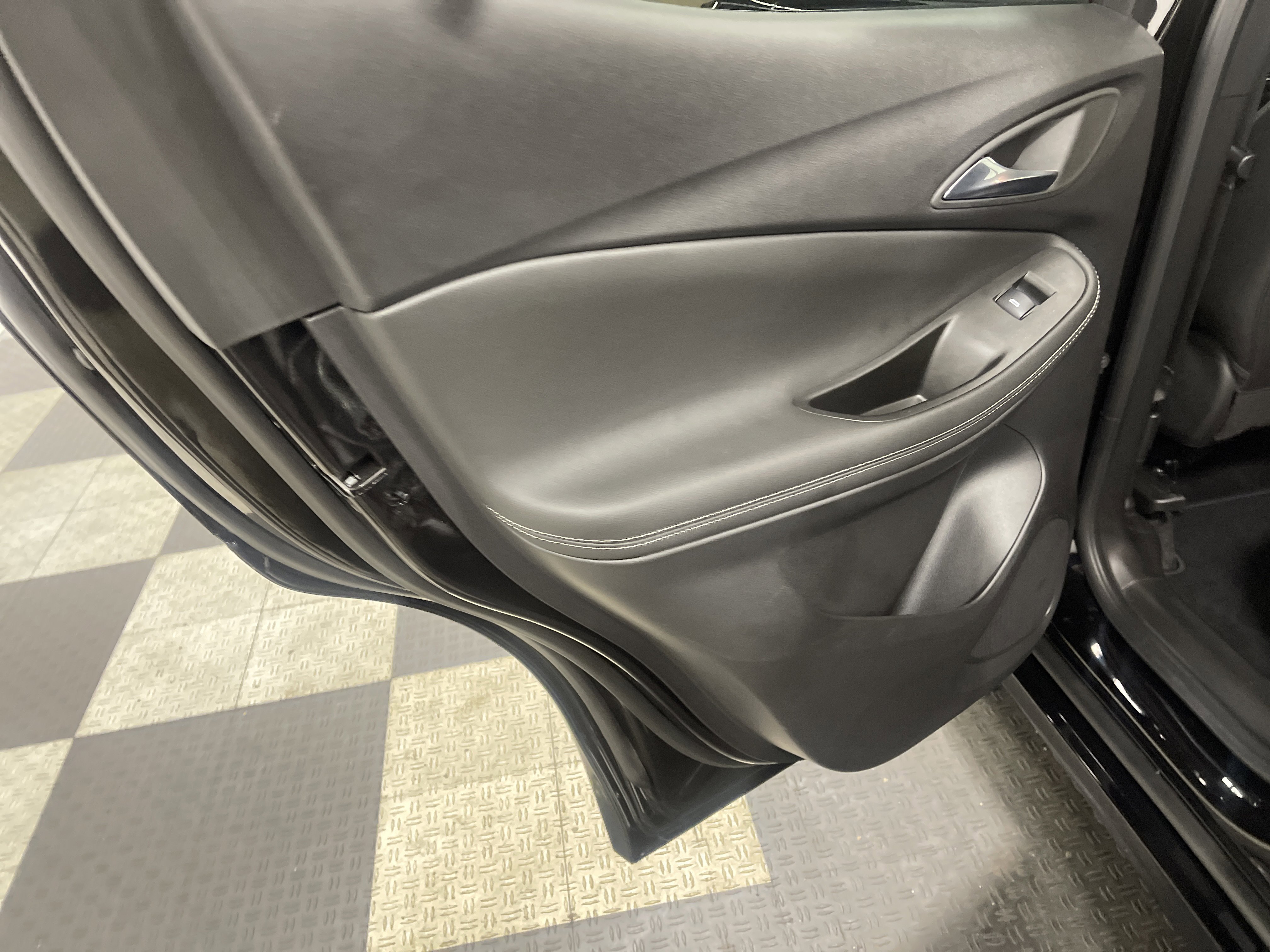 Used 2023 Buick Encore GX Select w/ Sport Touring Package image 15