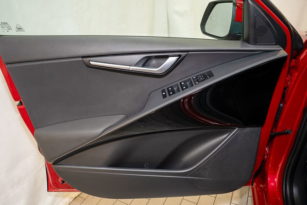 Used 2024 Kia Niro EX FWD image 11