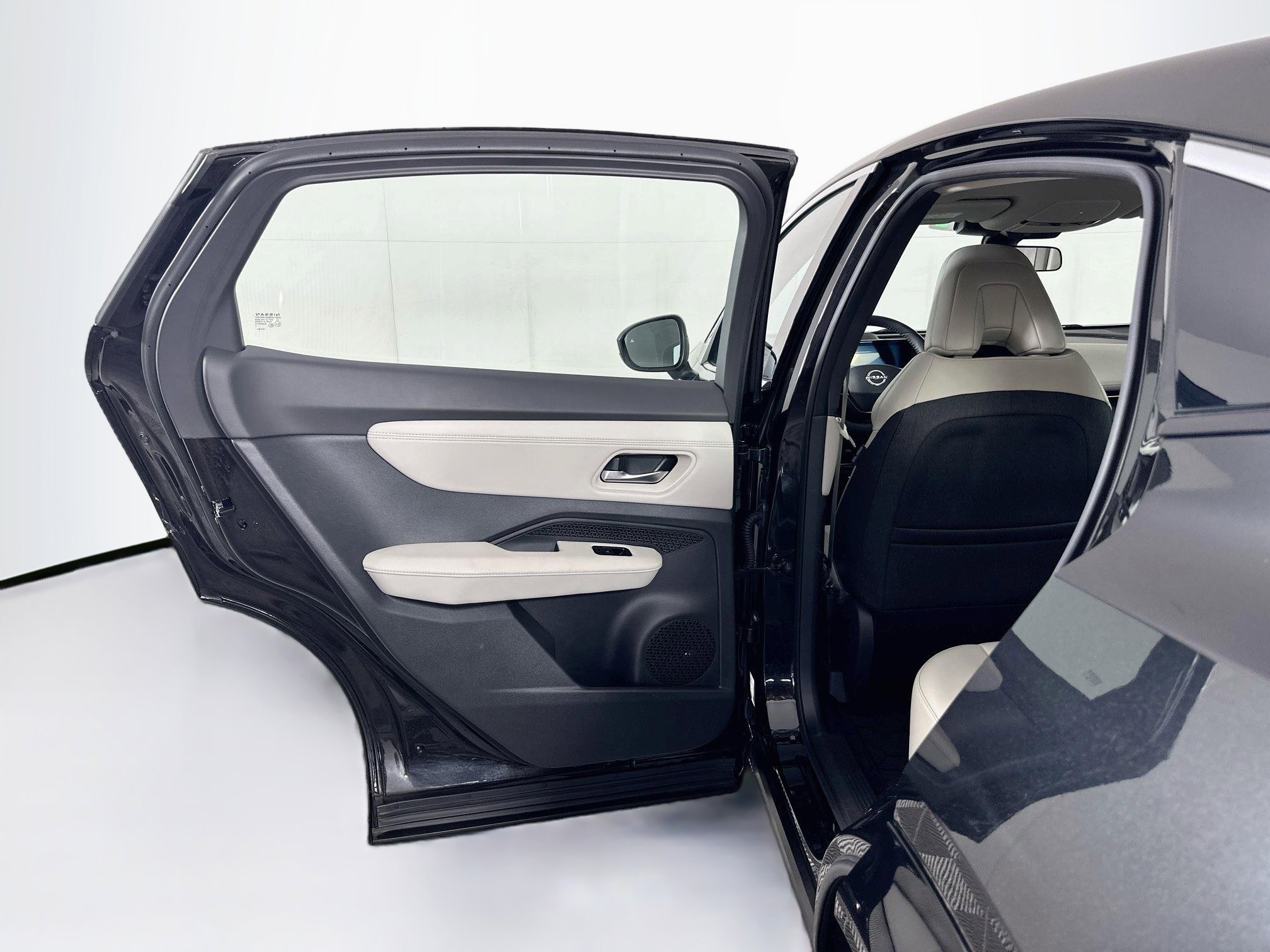 Used 2023 Nissan Ariya FWD image 26