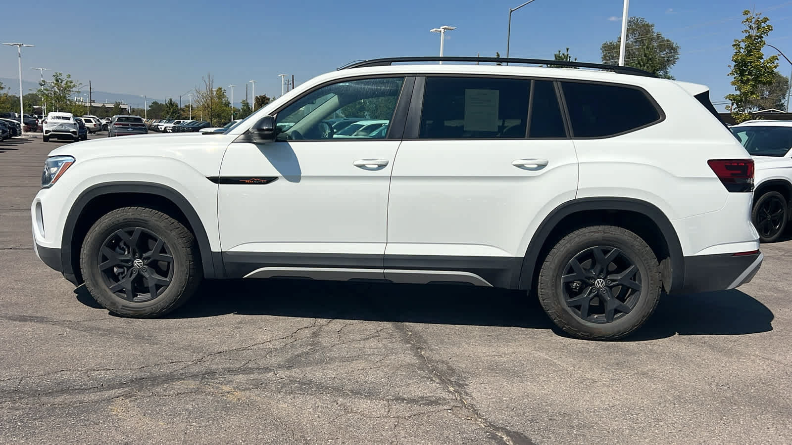 Certified 2025 Volkswagen Atlas Peak Edition SE AWD/4WD image 8