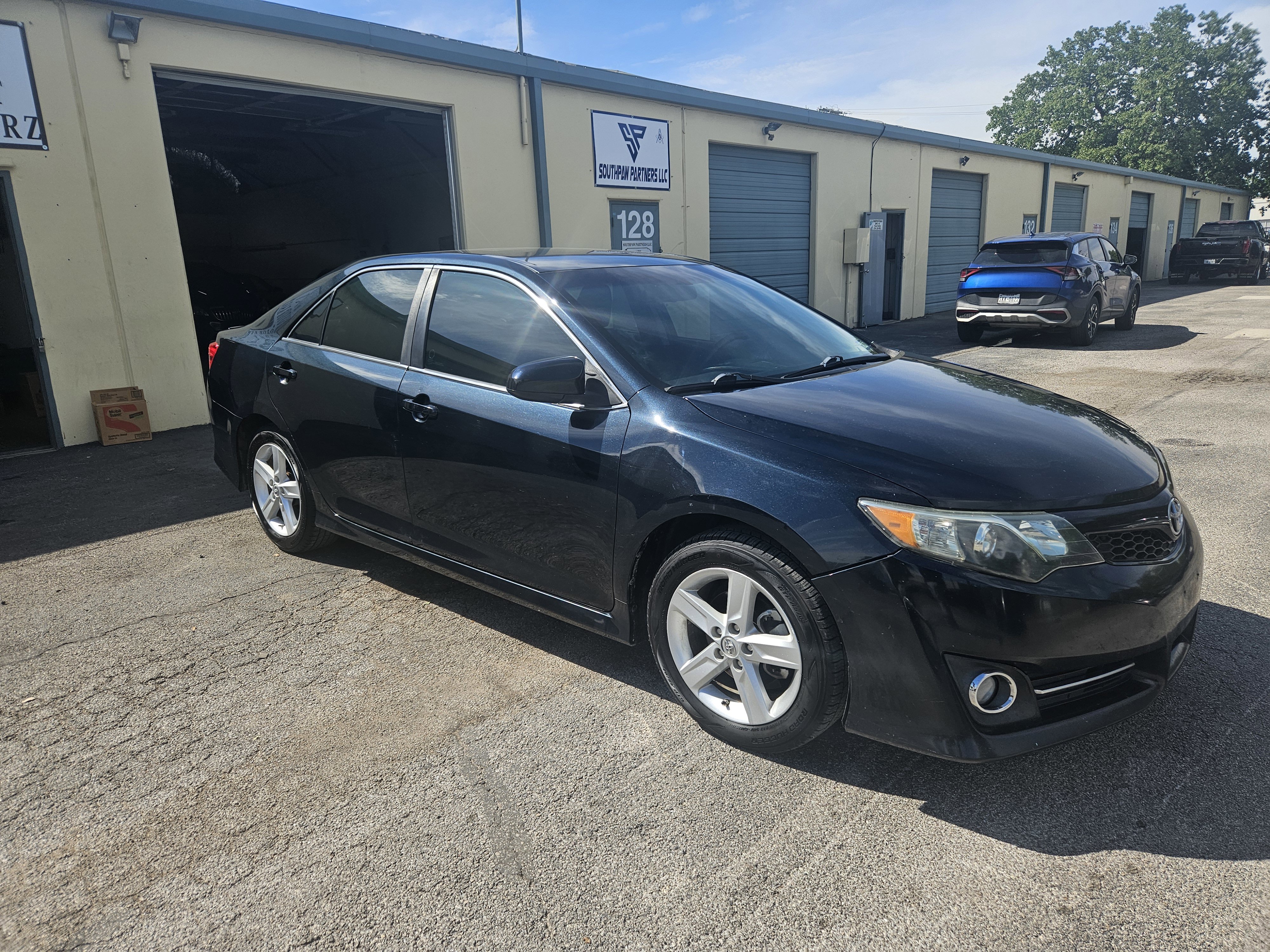 Used 2013 Toyota Camry SE image 2