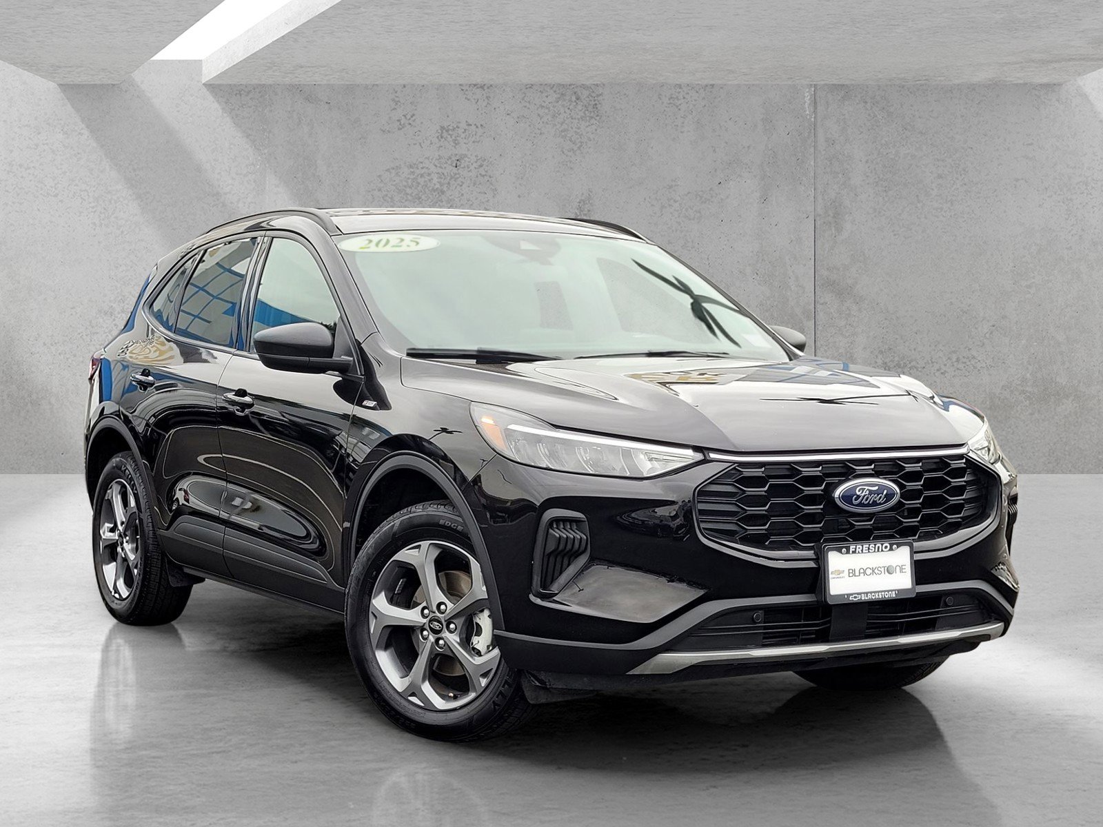 Used 2025 Ford Escape ST-Line AWD/4WD image 1