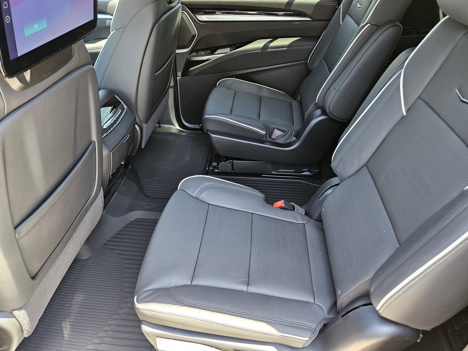 New 2026 Cadillac Escalade ESV Sport w/ Touring Package AWD/4WD image 19