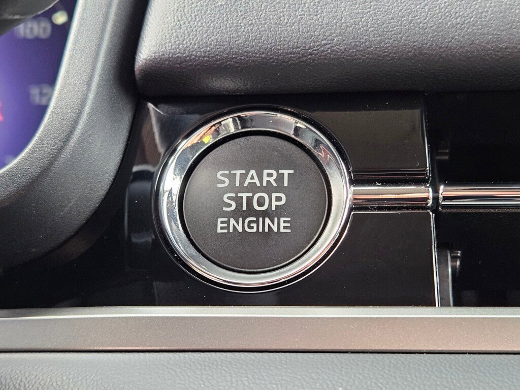 New 2025 Mitsubishi Outlander SEL image 22