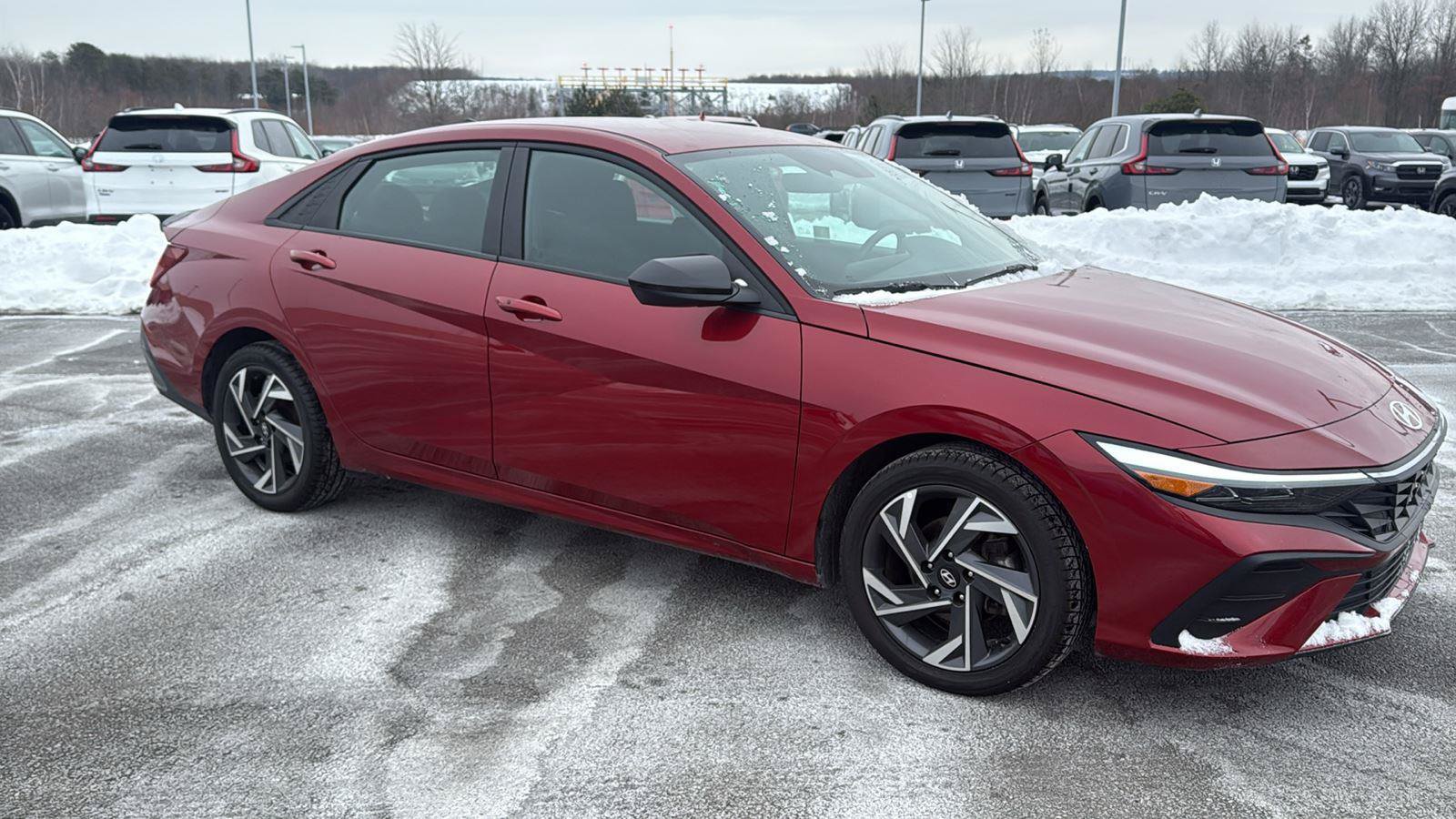 Used 2025 Hyundai Elantra Sport FWD image 2