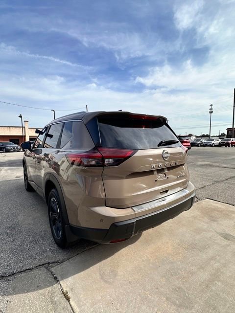 Certified 2024 Nissan Rogue SV w/ SV Premium Package AWD/4WD image 10