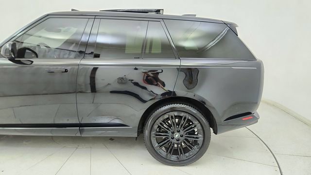 Used 2025 Land Rover Range Rover SE AWD/4WD image 10