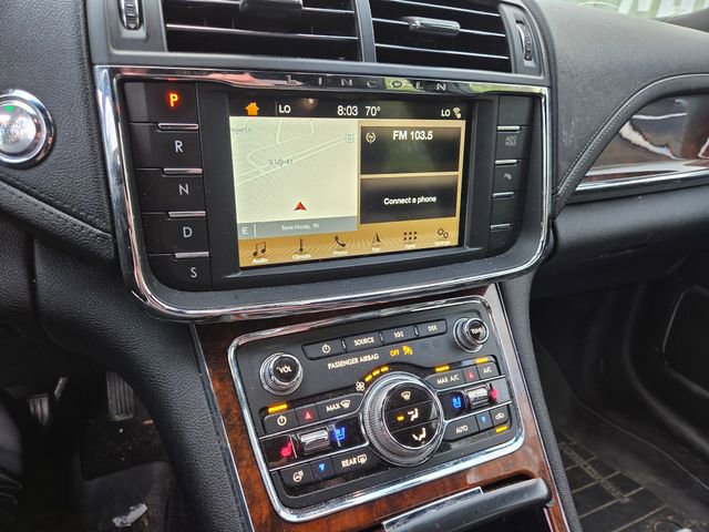 Used 2018 Lincoln Continental Select w/ Continental Climate Package image 9