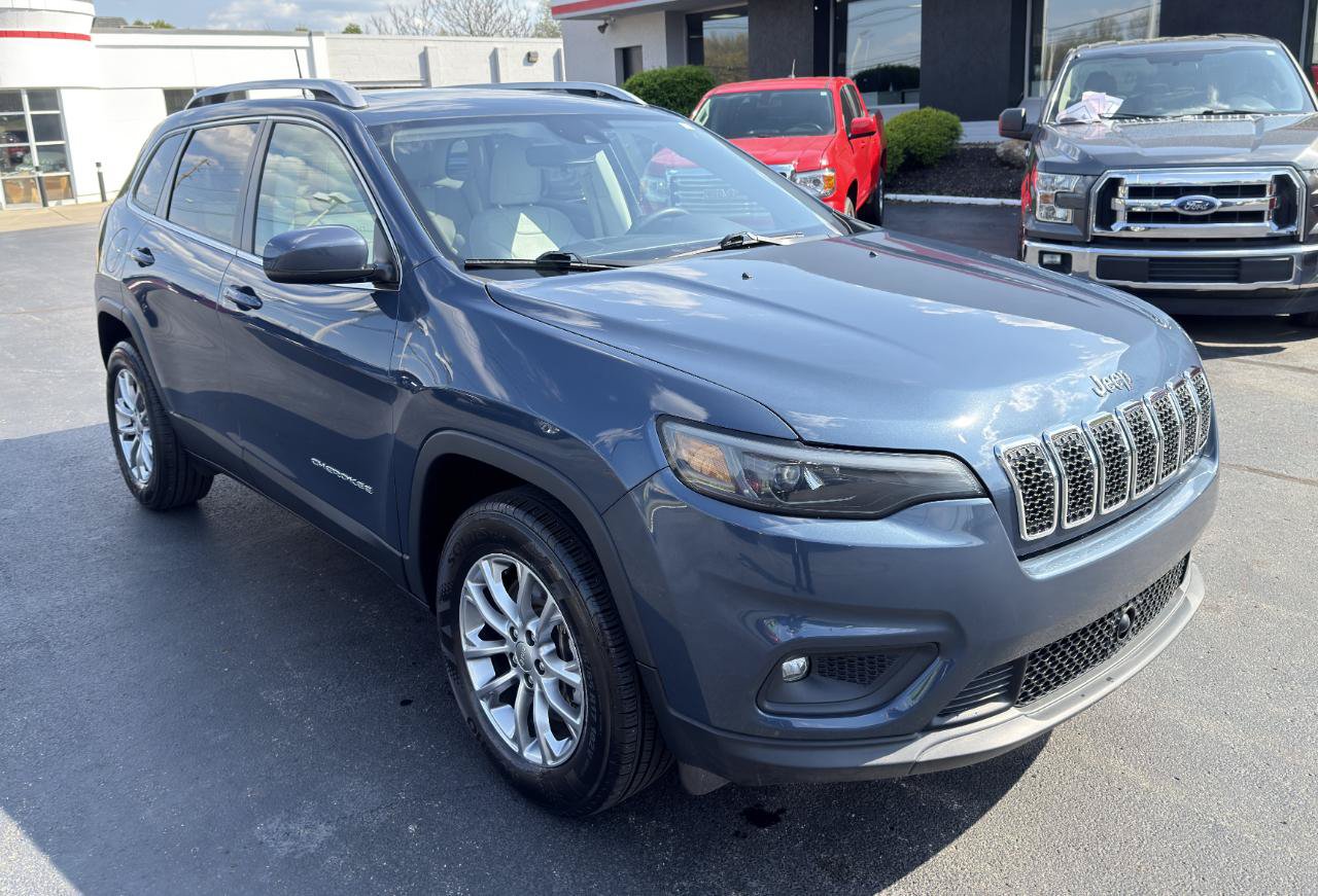 Used 2021 Jeep Cherokee Latitude Lux w/ Sun & Sound Group AWD/4WD image 3