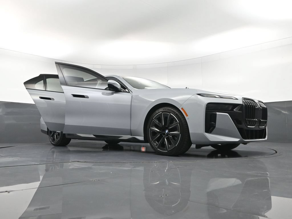 Used 2025 BMW 760i xDrive AWD/4WD image 43