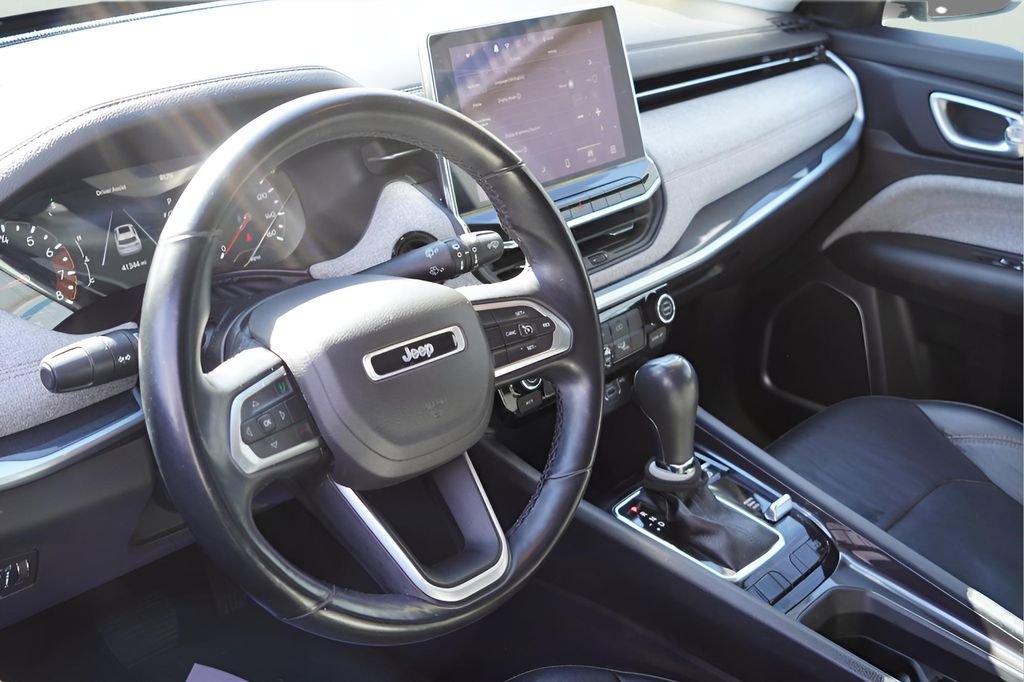 Used 2022 Jeep Compass Latitude image 13