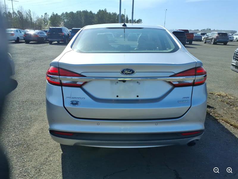Used 2017 Ford Fusion SE w/ Fusion SE Technology Package image 5