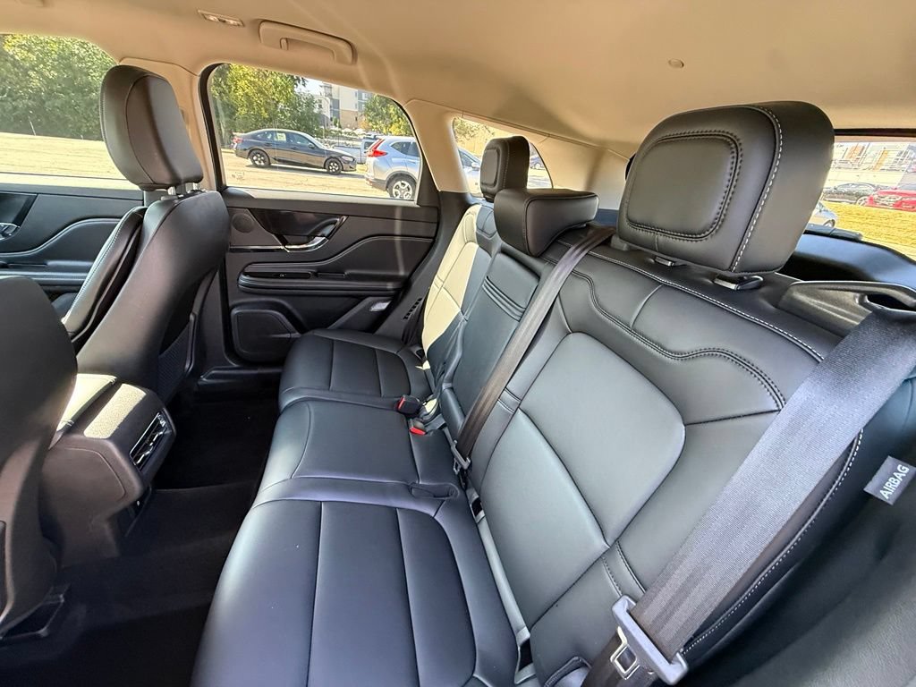 Used 2025 Lincoln Corsair AWD image 27