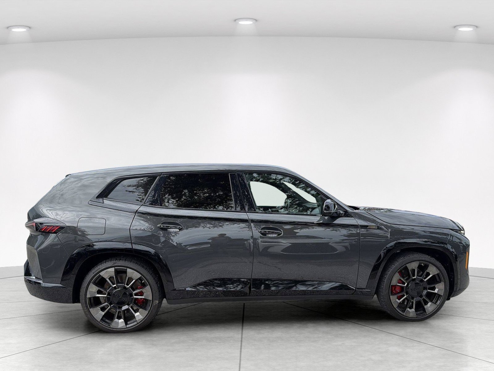 Used 2023 BMW XM AWD/4WD image 3