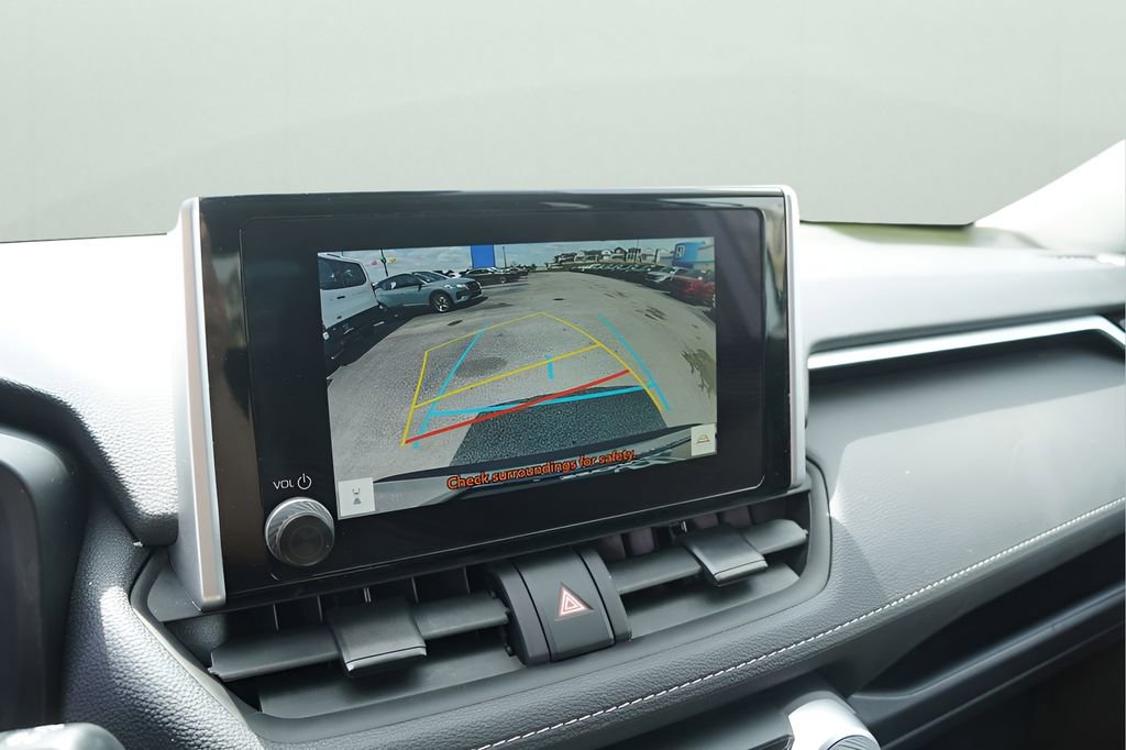 Used 2025 Toyota RAV4 XLE image 24