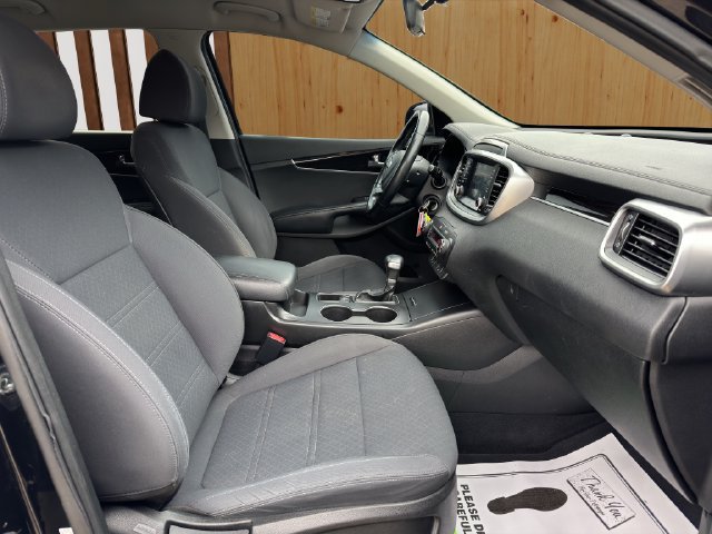 Used 2019 Kia Sorento AWD V6 image 18