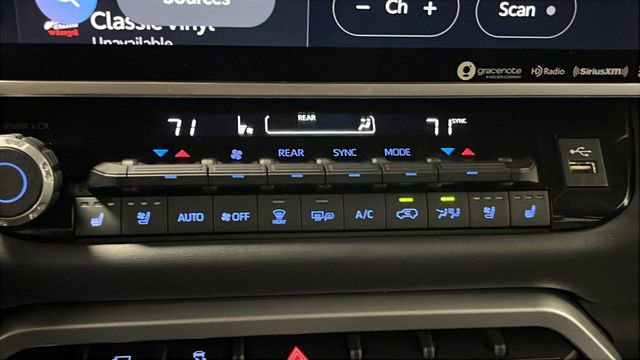 Used 2024 Toyota Sequoia Platinum AWD/4WD image 18