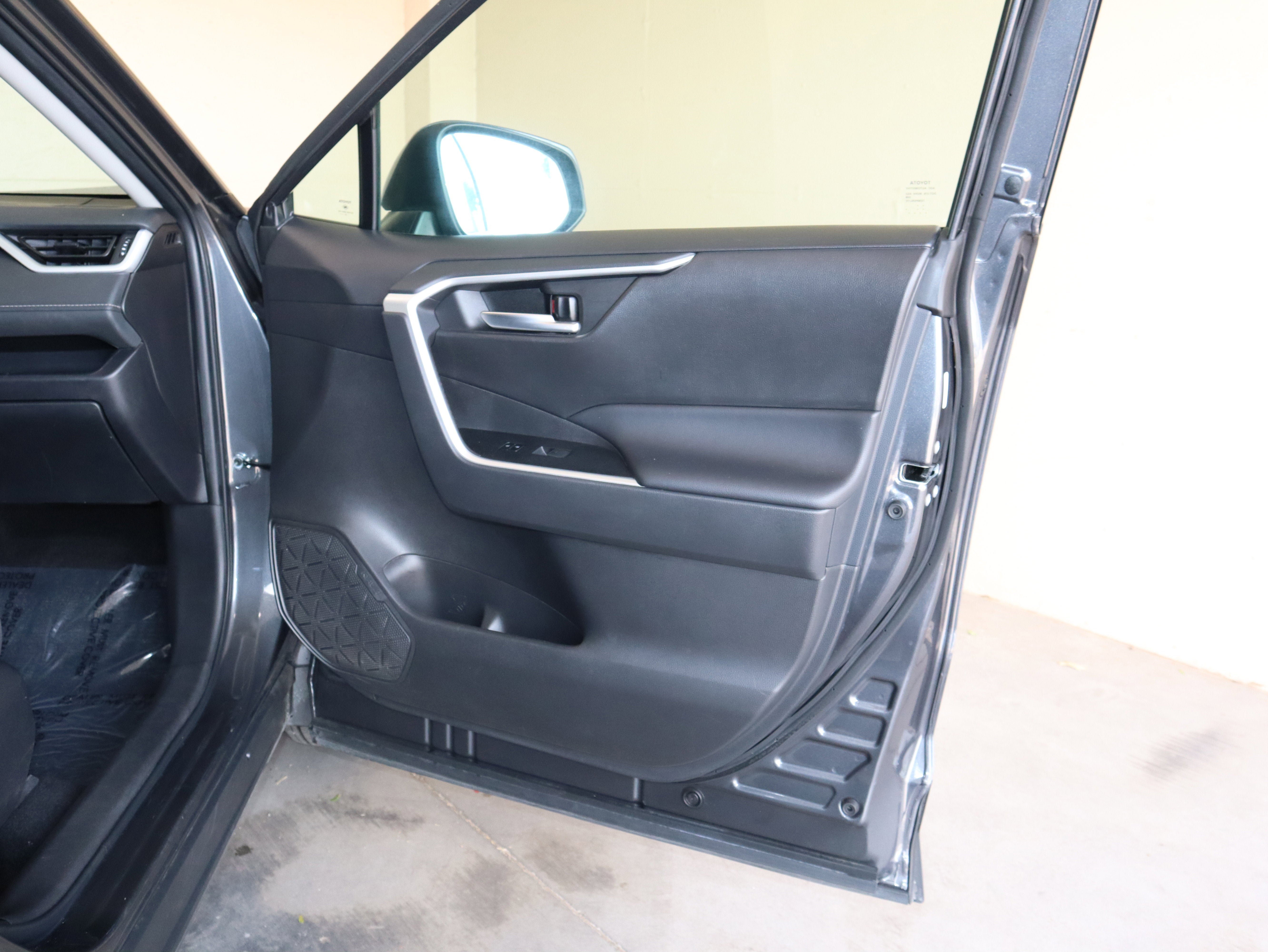 Used 2024 Toyota RAV4 XLE w/ Convenience Package FWD image 41