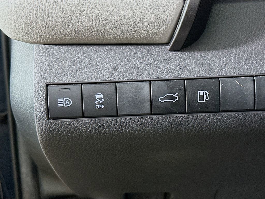 Used 2018 Toyota Camry L image 12