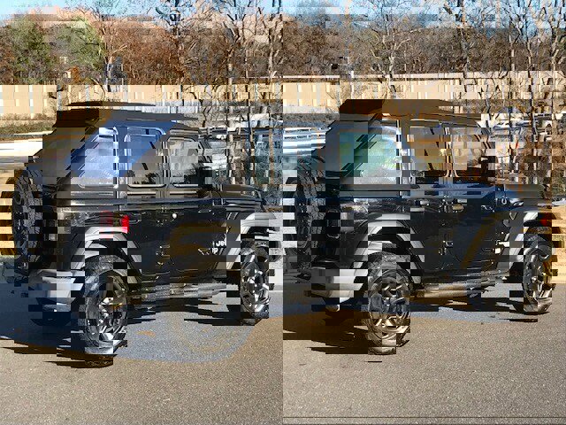 Used 2018 Jeep Wrangler Unlimited Sport image 4