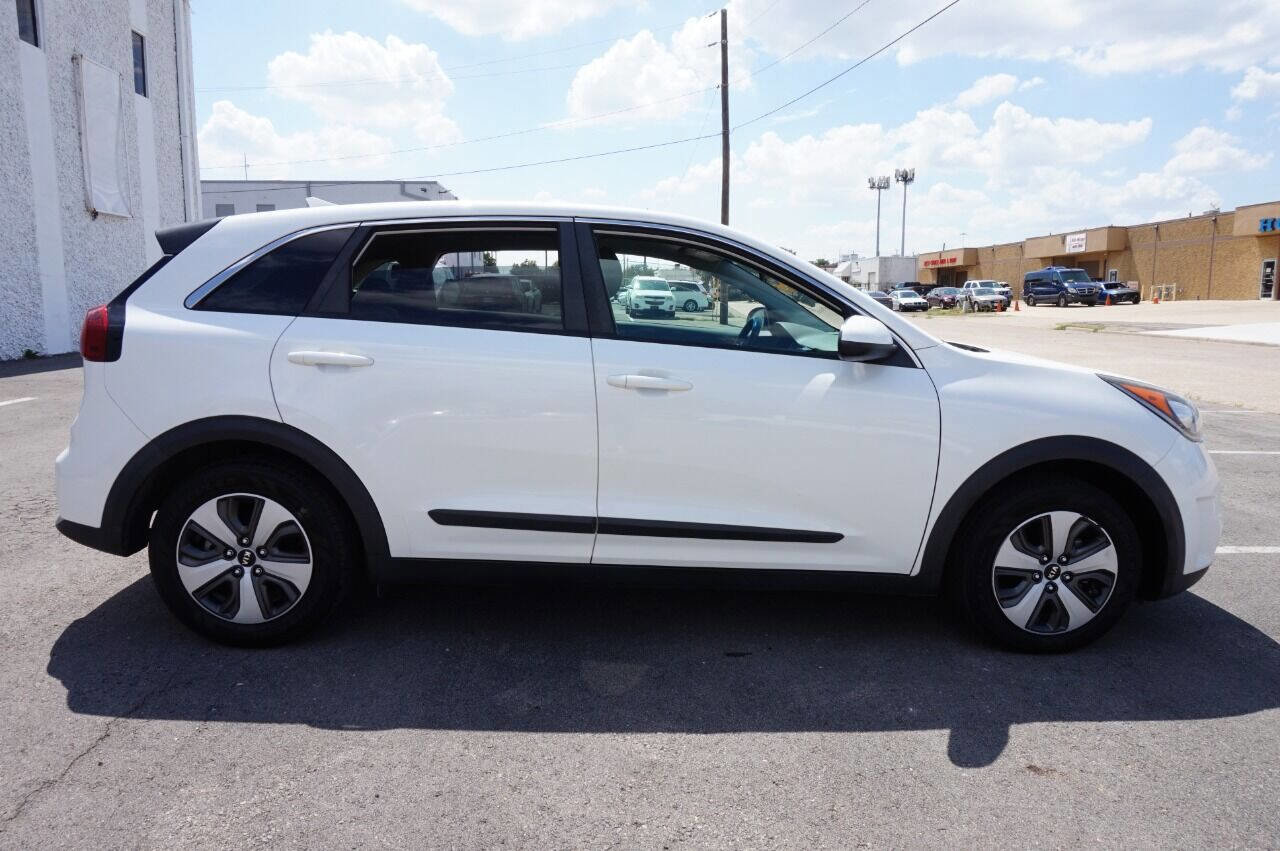 Used 2017 Kia Niro FE image 5