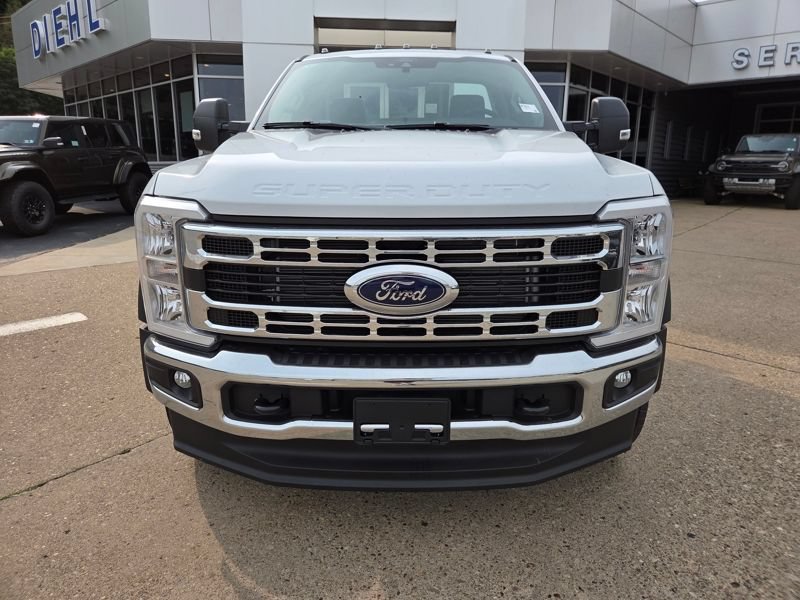 New 2026 Ford F550 4x4 Regular Cab Super Duty w/ XL Chrome Package image 2