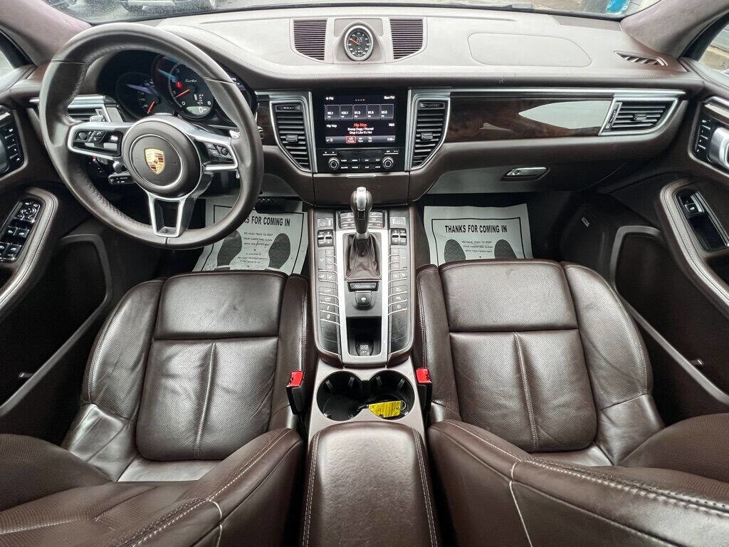 Used 2017 Porsche Macan Turbo image 21