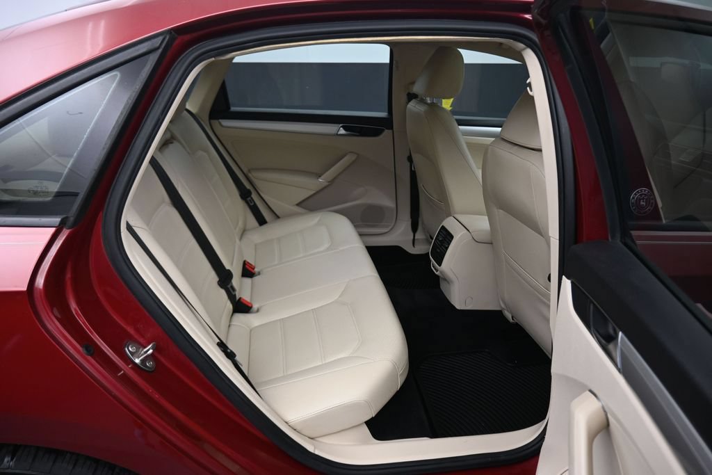 Used 2019 Volkswagen Passat 2.0T Wolfsburg w/ Wheels & Sunroof Package FWD image 37