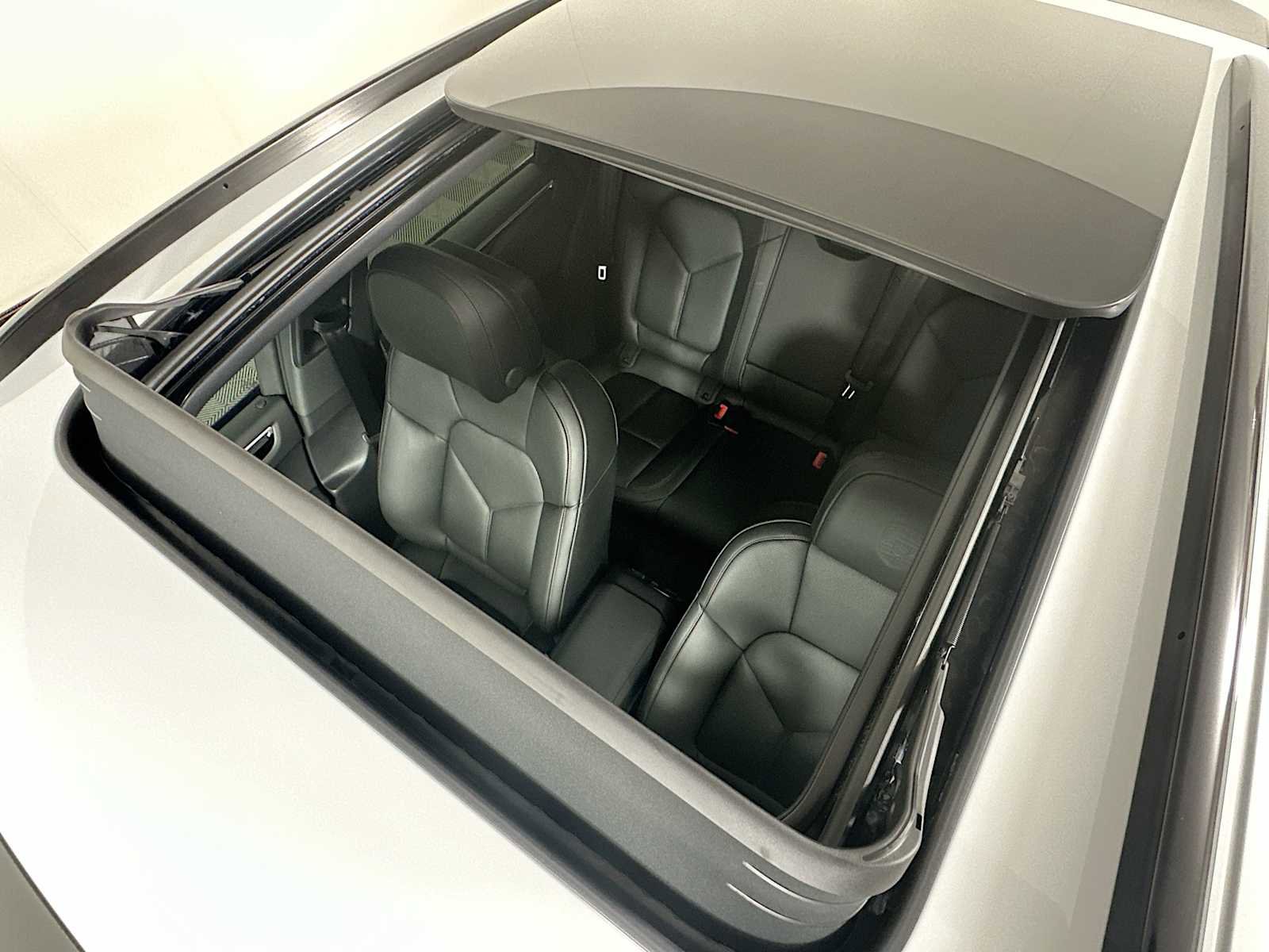 New 2026 Porsche Macan image 21