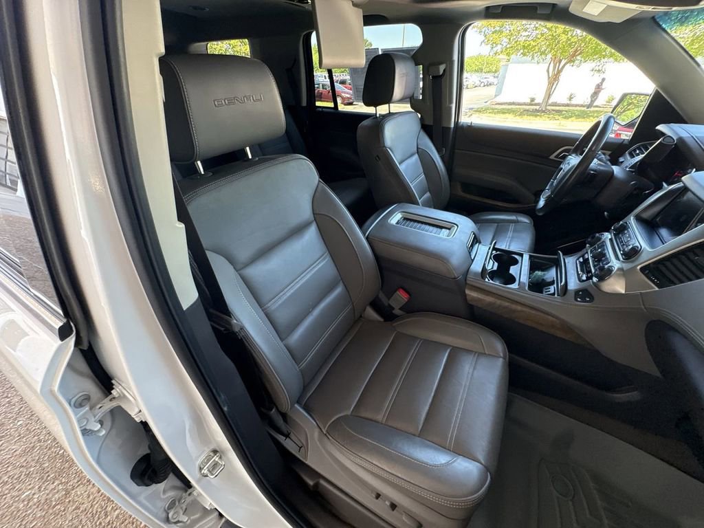 Certified 2019 GMC Yukon Denali w/ Denali Ultimate Package AWD/4WD image 29